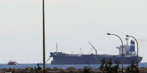 Libia moviliza su ejercito en contra de barco petrolero.